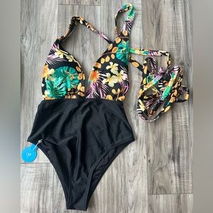 NWT Cupshe Floral 1 Piece Swimsuit Open Back And Long Tie in the Back Size M